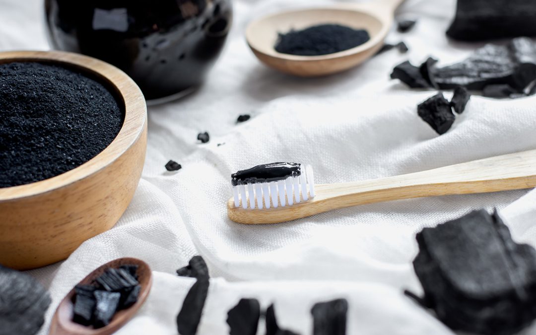 Dentifrice ayurvédique au charbon